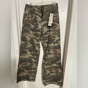 No Boundaries Men's Camouflage Cargo Pants - Olive Green